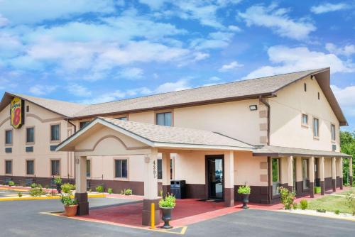 Super 8 by Wyndham Warrensburg - Accommodation