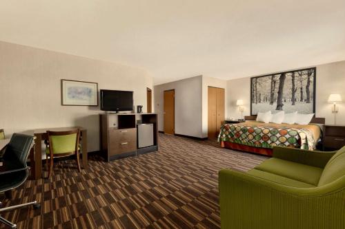 Riverdale Inn in Springfield, USA