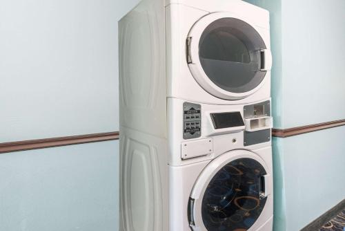 수퍼 8 바이 윈덤 워렌스버그 - 편의 시설/서비스