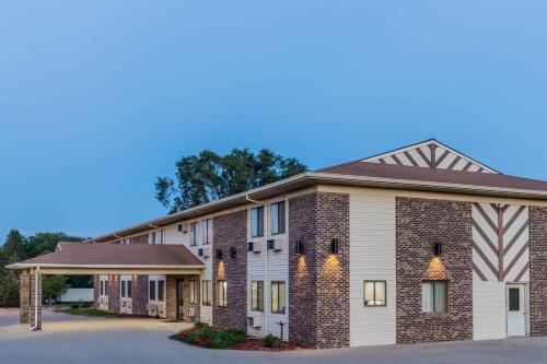 . Super 8 by Wyndham Madison