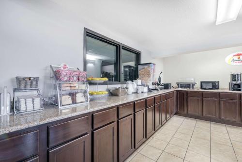 Restaurant, Super 8 By Wyndham Pierre Sd in Pierre (SD)