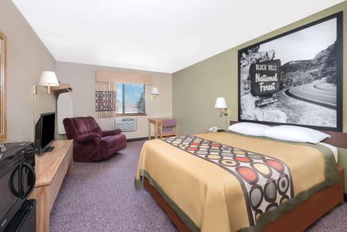Super 8 by Wyndham Winner SD - image 3