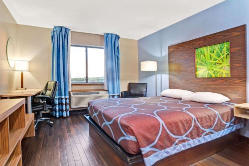 Super 8 by Wyndham Louisville Airport in Louisville, USA