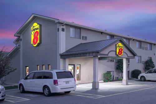 . Super 8 by Wyndham Willmar