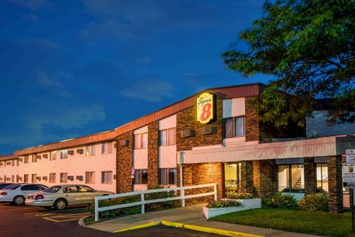 Super 8 by Wyndham Brooklyn Center/MPLS in Brooklyn Center, USA