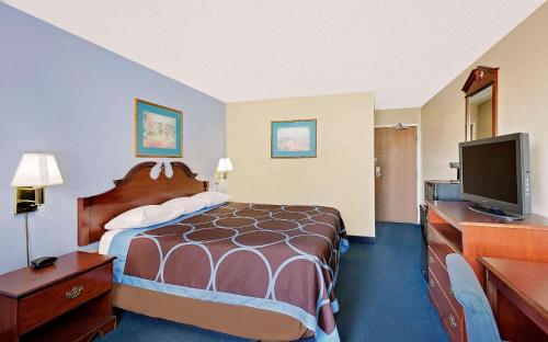 Super 8 by Wyndham Newburgh/West Point Stewart Intl Airport - image 4