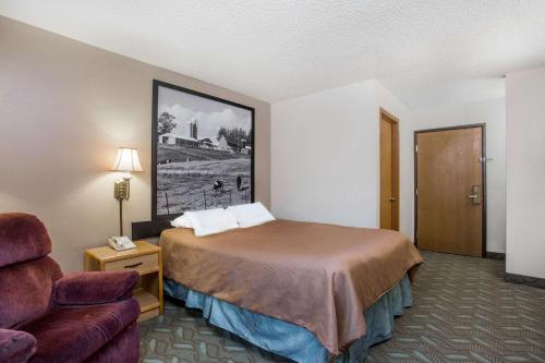 Super 8 by Wyndham Monroe WI