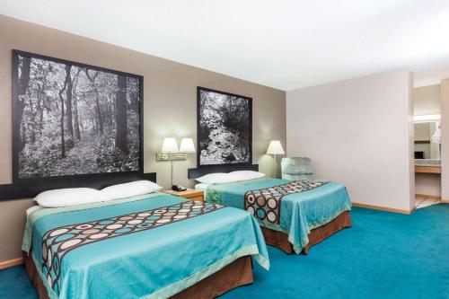 Queen Room with Two Queen Beds - Non-Smoking