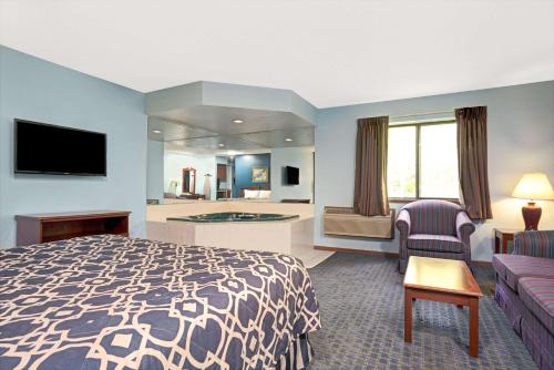 Super 8 by Wyndham Hudson - image 7