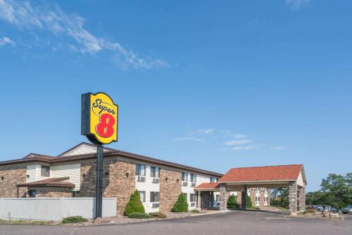 Super 8 by Wyndham Rice Lake - Hotel