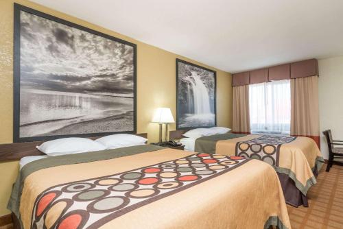 Queen Room with Two Queen Beds - Non-Smoking