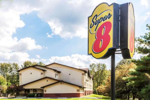 Super 8 by Wyndham Stroudsburg - Hotel - East Stroudsburg