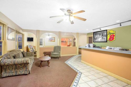 Super 8 by Wyndham Christiansburg in Christiansburg, USA