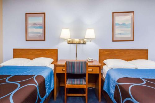 Super 8 by Wyndham Sidney NY - image 5