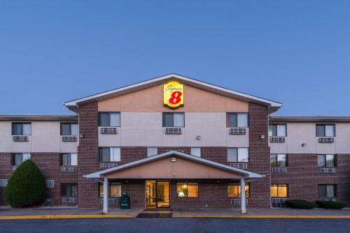 Super 8 by Wyndham Front Royal in Front Royal, USA