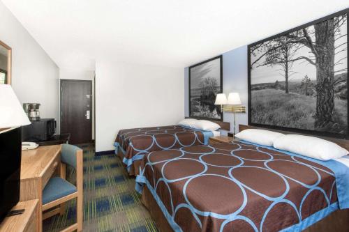 Super 8 by Wyndham Columbus - image 3