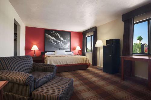 Super 8 by Wyndham Idaho Falls - image 6