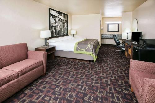 Super 8 by Wyndham Oklahoma Airport Fairgrounds West – Oklahoma City, OK