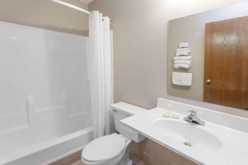 Deluxe Queen Room with Two Queen Beds - Non-Smoking