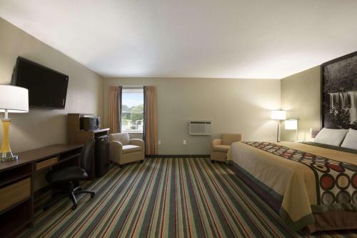 Super 8 by Wyndham Tuscola - image 6