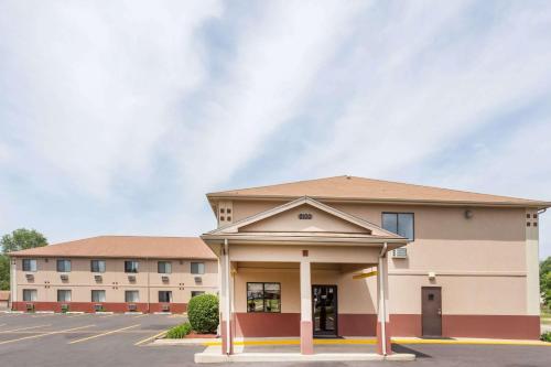 . Super 8 by Wyndham Rock Falls Sterling Area