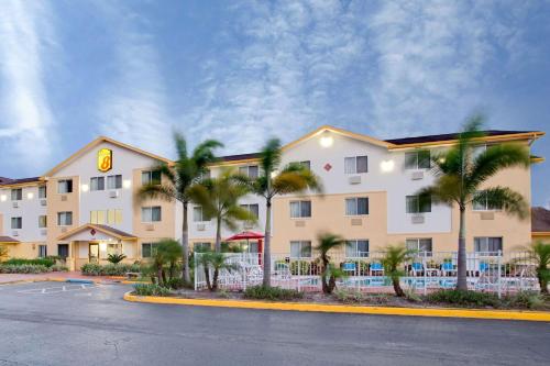 Super 8 by Wyndham Clearwater/St. Petersburg Airport