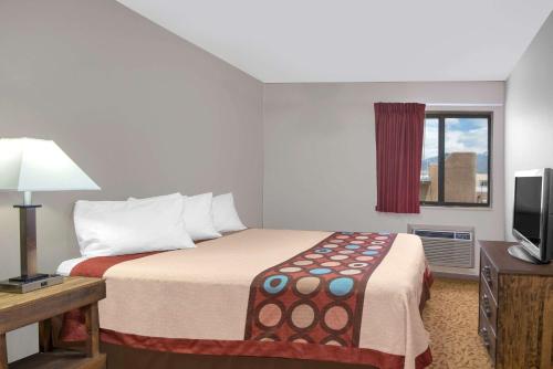 Super 8 by Wyndham Taos in Taos, USA