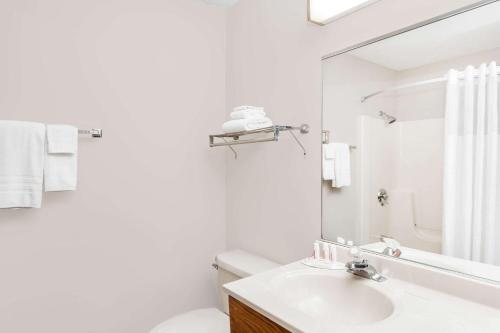 Super 8 by Wyndham Watseka in Watseka, USA