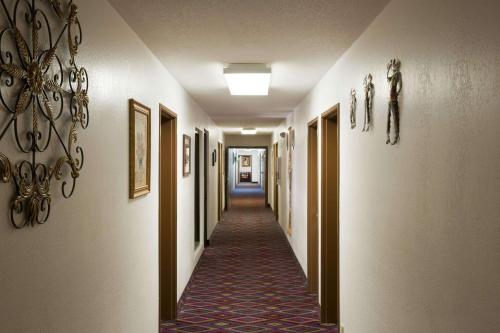 Super 8 by Wyndham Las Vegas - image 7