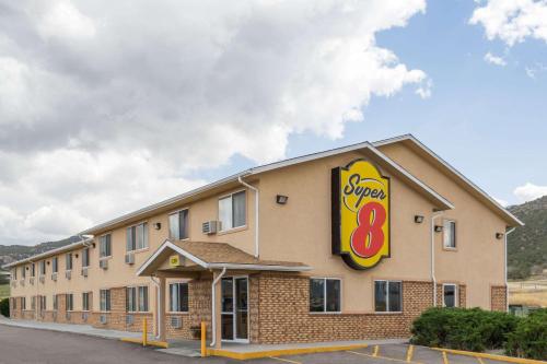 Super 8 by Wyndham Nephi - Hotel