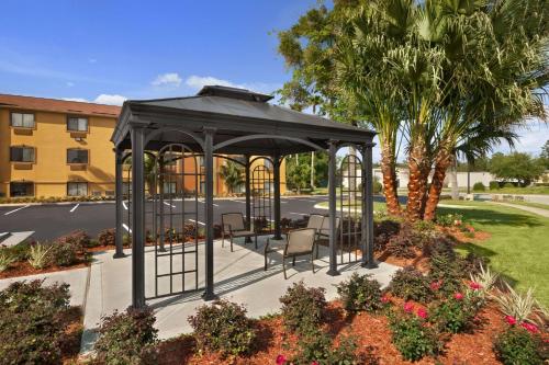 Days Inn by Wyndham Orange Park/Jacksonville - image 4