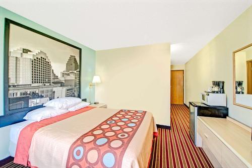 Super 8 by Wyndham San Antonio/Fiesta - image 6