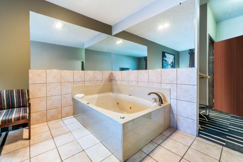 Super 8 by Wyndham Fort Worth North in Fort Worth, USA
