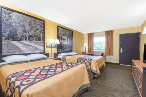 Super 8 by Wyndham Williamsburg - main image