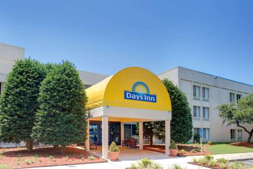 Days Inn by Wyndham Newport News City Center Oyster Point