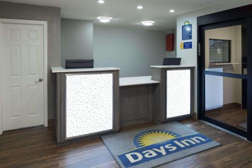 Days Inn & Suites by Wyndham Athens