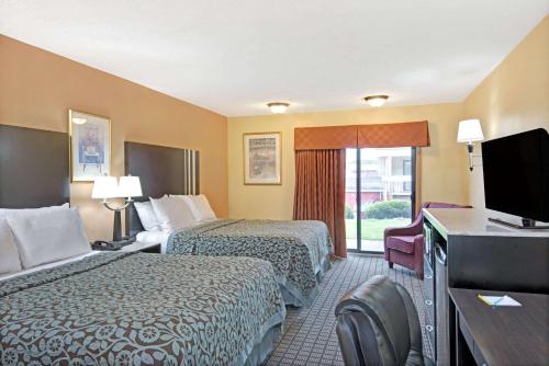 Days Inn by Wyndham Washington - image 5