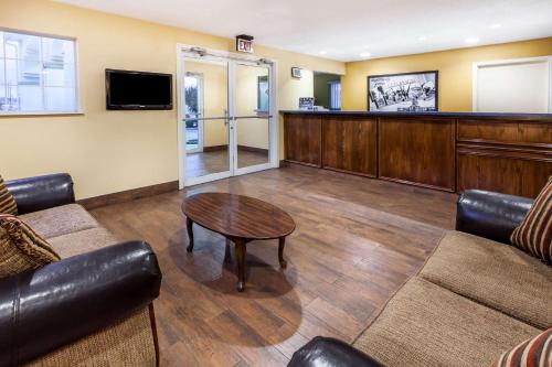 Premier Inn Palestine - image 5