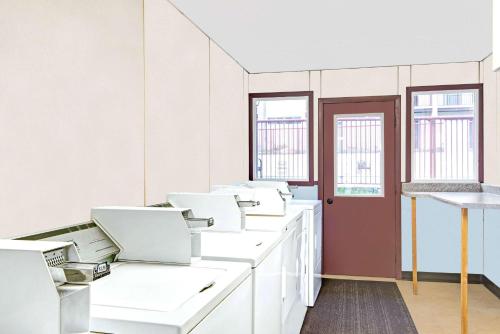 Days Inn by Wyndham Washington - main image