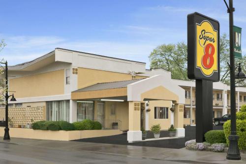 Super 8 by Wyndham Belleville St. Louis Area