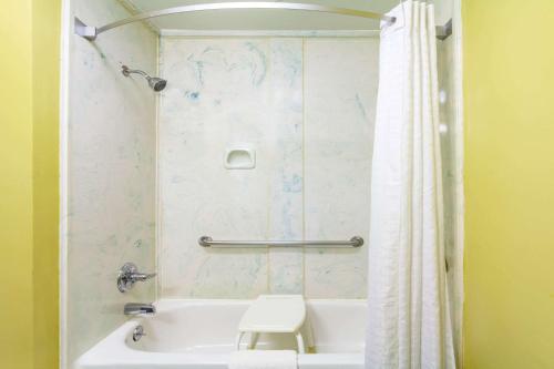 Super 8 by Wyndham Morristown/South in Morristown, USA