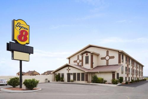 Super 8 by Wyndham Carlsbad