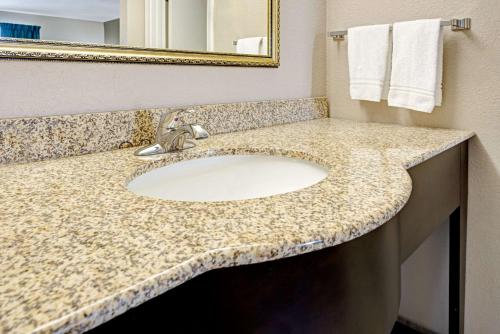 Super 8 by Wyndham Lakeland in Lakeland, USA