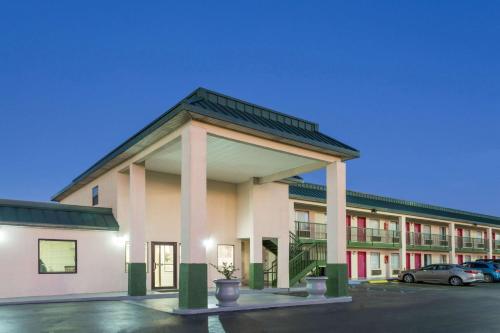 Super 8 by Wyndham Ashburn