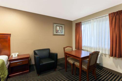 Hotel Hidden Valley - image 5