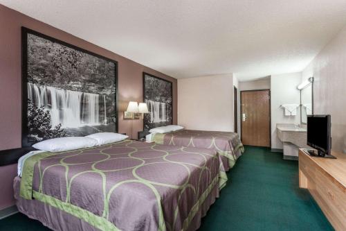 Queen Room with Two Queen Beds - Non-Smoking