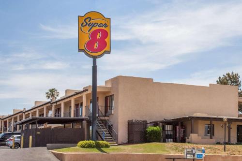 Super 8 by Wyndham Barstow - Hotel