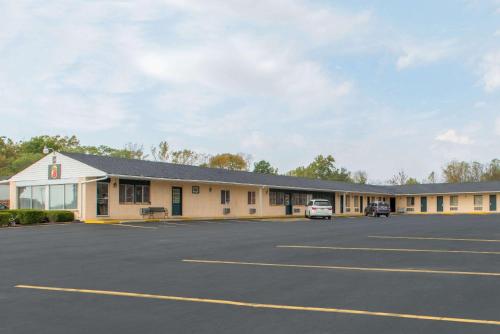 Super 8 by Wyndham Centerville-Richmond - image 6
