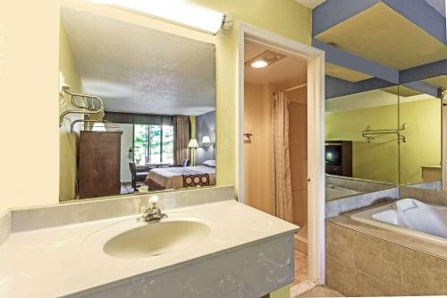 Super 8 by Wyndham Jessup/Baltimore Area - image 13