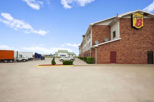 Super 8 by Wyndham Bowling Green - image 2